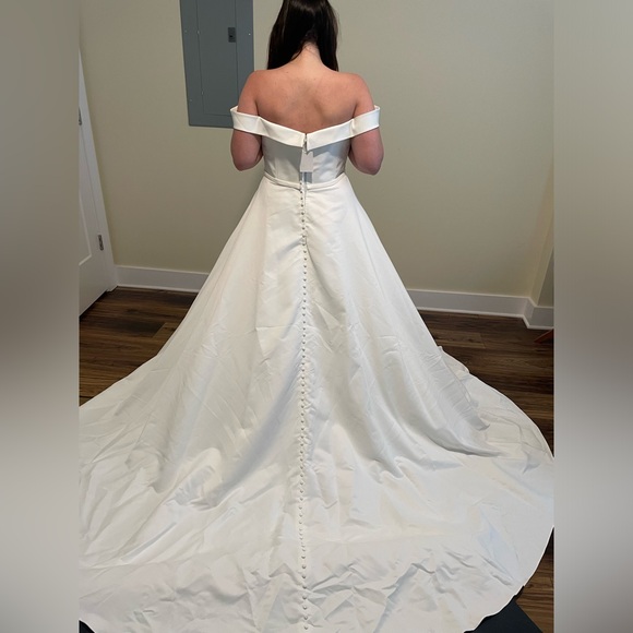 Wedding dress - Picture 5 of 6